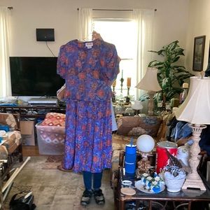 2-Piece Paisley Short-SleevedJacket/Pleated Skirt